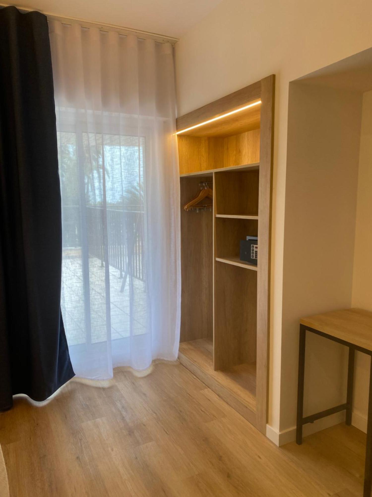 Hotel Rovira カンブリルス エクステリア 写真