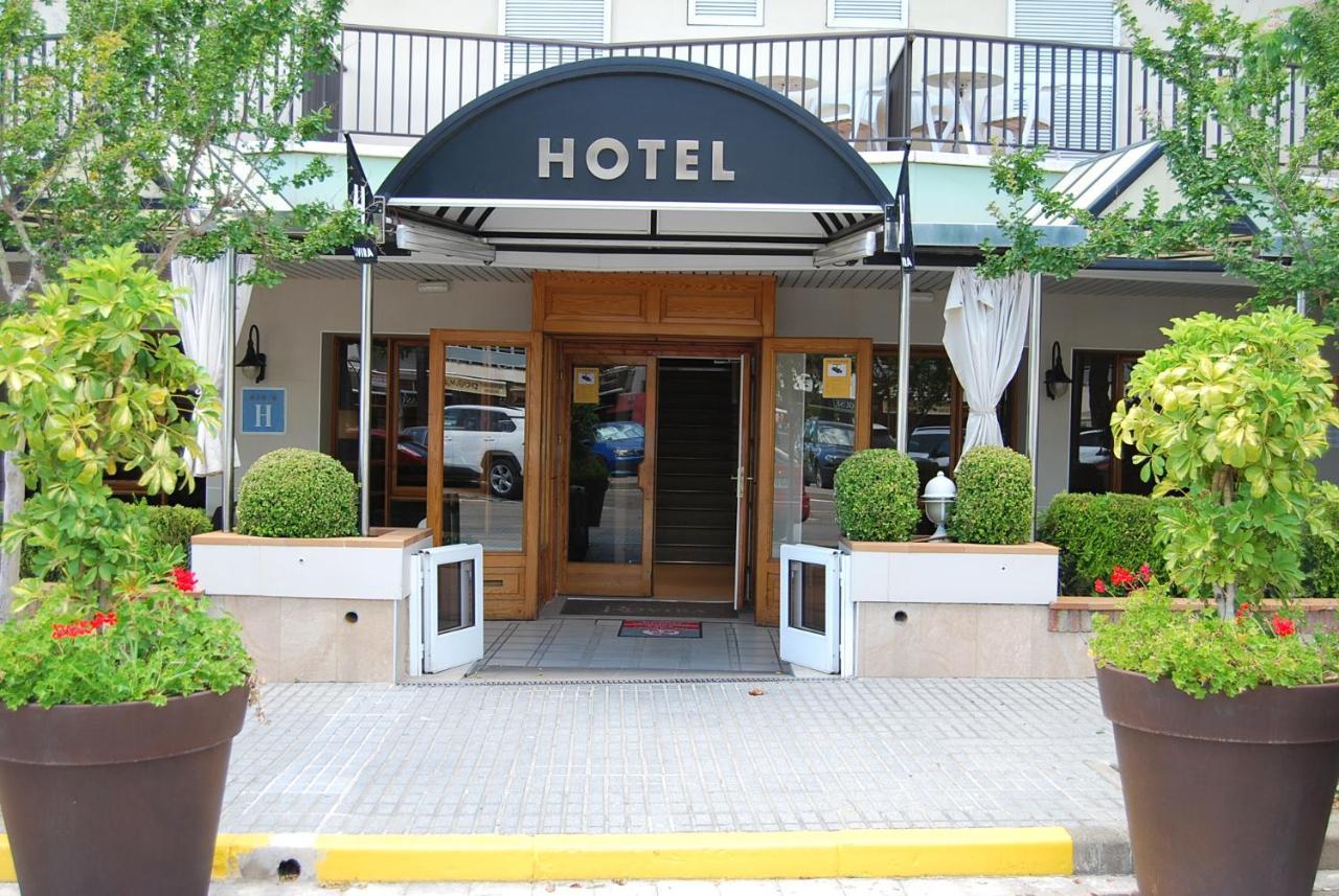 Hotel Rovira カンブリルス エクステリア 写真